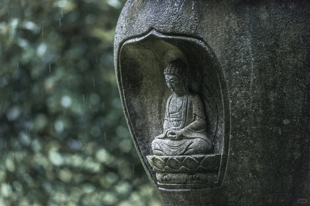 Green Tārā and Yellow Jambhala: Tibetan Buddhism’s Path to Prosperity