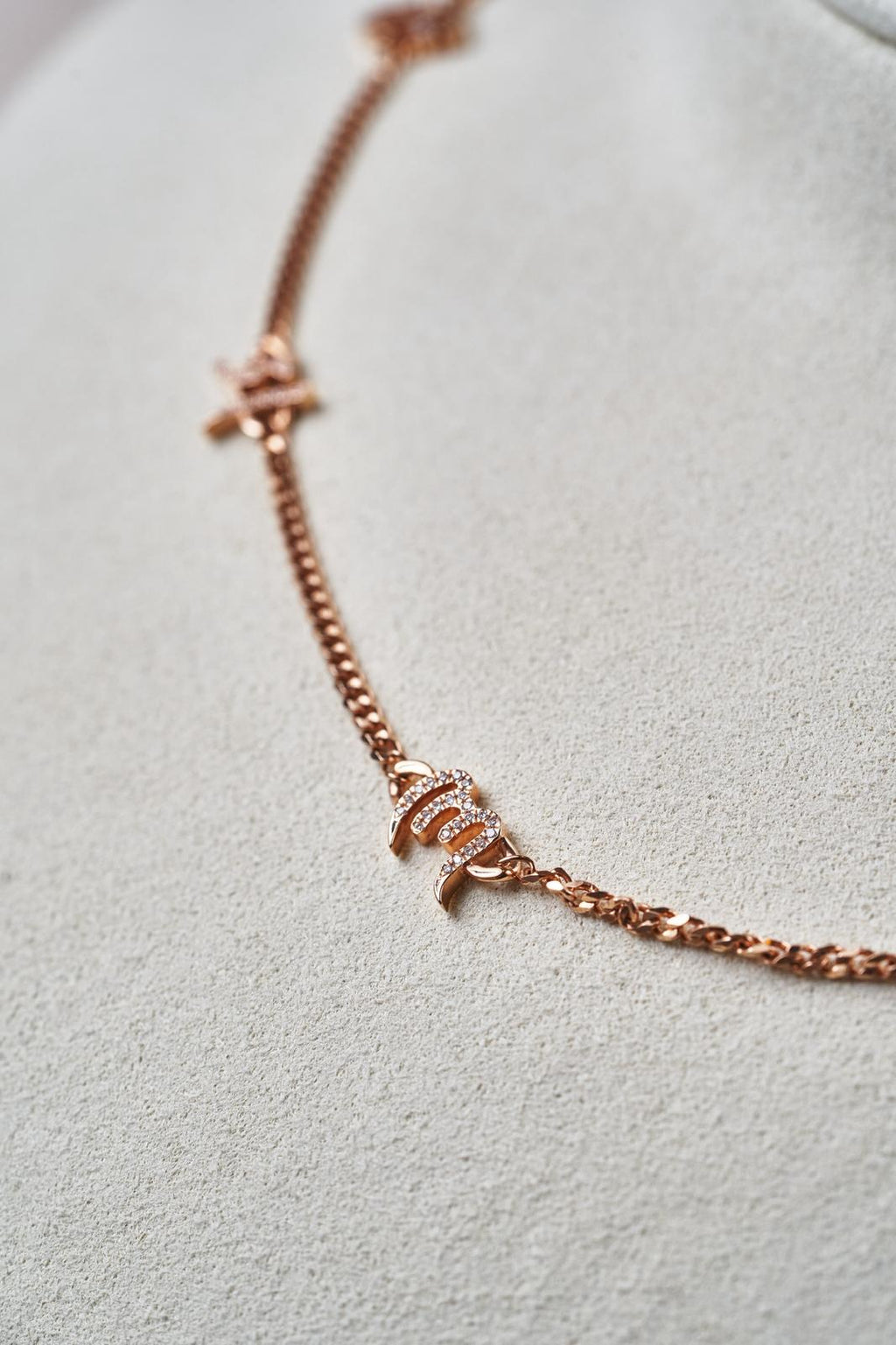 The is Six-Character Great Bright Mantra Diamond necklace (Protects Safety/Expels Evil/Purifies Magnetic Field/Guanyin Bodhisattva/Tathagata Buddha)