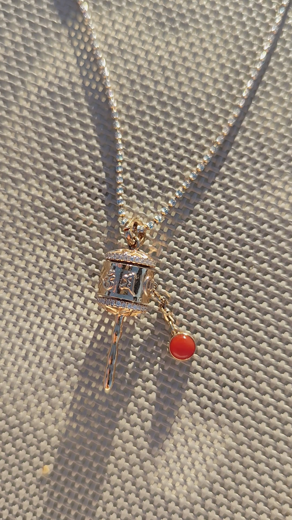 Red Coral Six-Character Great Bright Mantra Diamond Turning 
Wheel Pendant (Protects Safety/Expels Evil/Purifies Magnetic Field/Guanyin Bodhisattva/Tathagata Buddha)